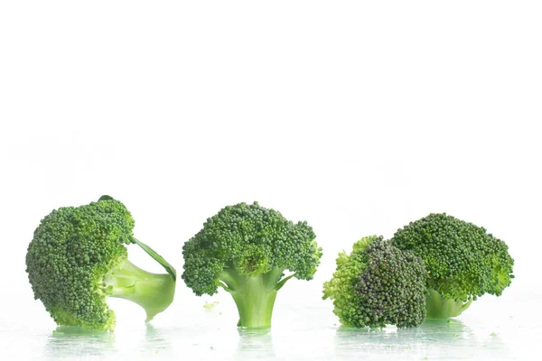 Frischer roher Brokkoli — Stockfoto