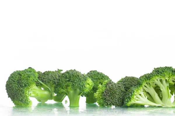 Taze çiğ brokoli. — Stok fotoğraf