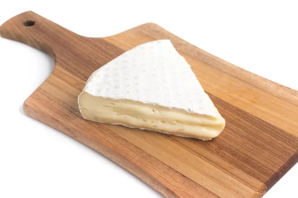 Κομμάτι τυρί brie — Φωτογραφία Αρχείου