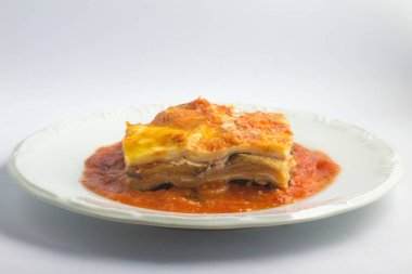 Patlıcan ve ıspanak vejetaryen lazanya