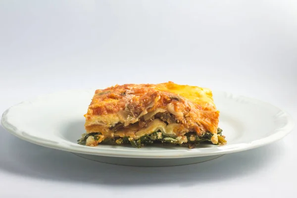 Vegetarische lasagne met aubergine en spinazie — Stockfoto