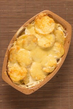 Rustik tabak patates graten 