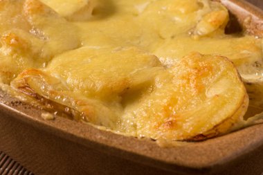Rustik tabak patates graten 