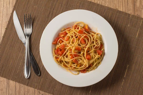 Spaghetti con pomodori a dadini — Foto Stock