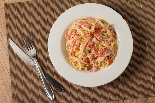 Spaghetti con pomodori a dadini — Foto Stock