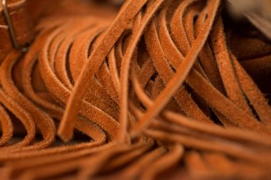 Kahverengi doğal deri şeritler