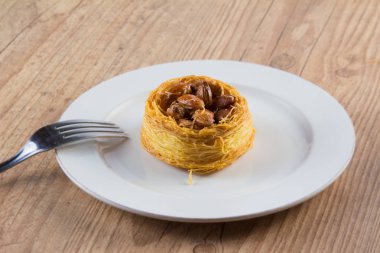 Geleneksel Arapça Kunafa