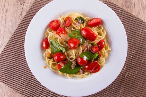 Spaghetti con pomodorini — Foto Stock