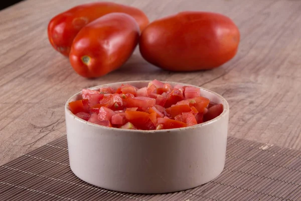 Tomates cortados en cubitos en un bol — Foto de Stock