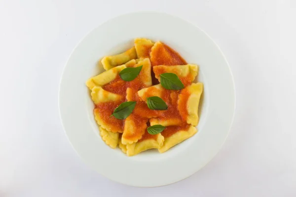 Ravioli Piatto con salsa di pomodoro — Foto Stock
