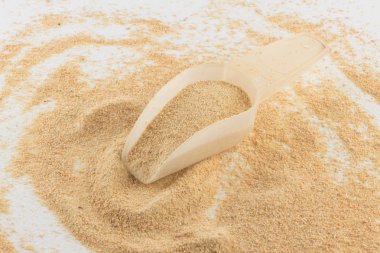 Manyok un içine bir kaşık tost 