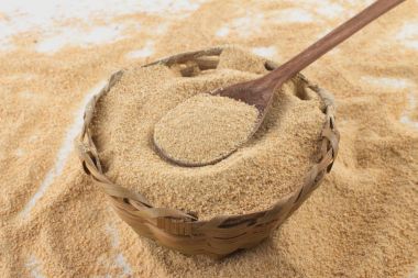 Manyok un bir kase içine tost