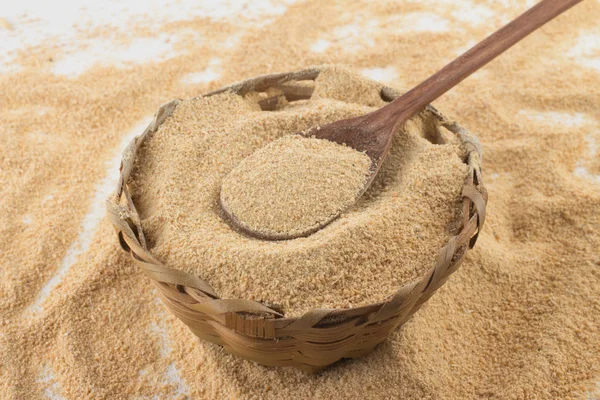 Manyok un bir kase içine tost