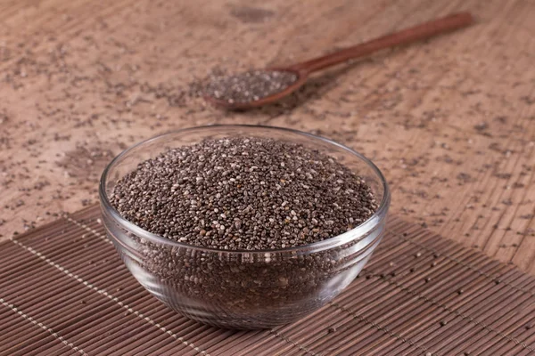 Bir kasedeki chia tohumları