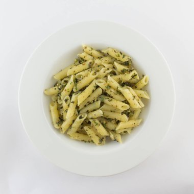 Penne pesto sos ile