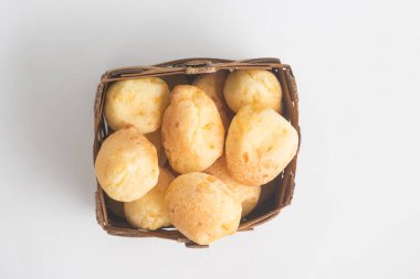 Sepet içinde Brezilya peynir ekmek