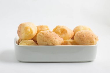 Bir kase içinde Brezilya peynir ekmek