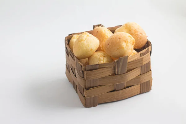 Pan de Queso Brasileño en una cesta —  Fotos de Stock