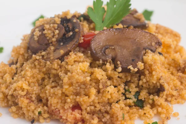 Marroquinho Couscous con funghi e pomodori — Foto Stock