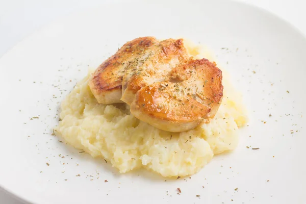 Purée de pommes de terre avec filet de poulet — Photo