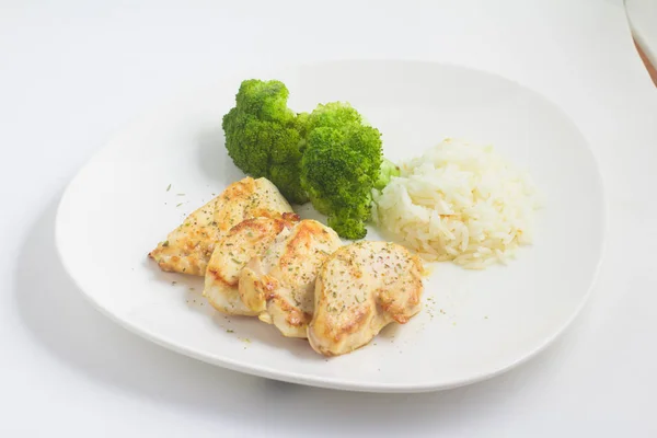 Filé de frango com arroz e brócolis — Fotografia de Stock