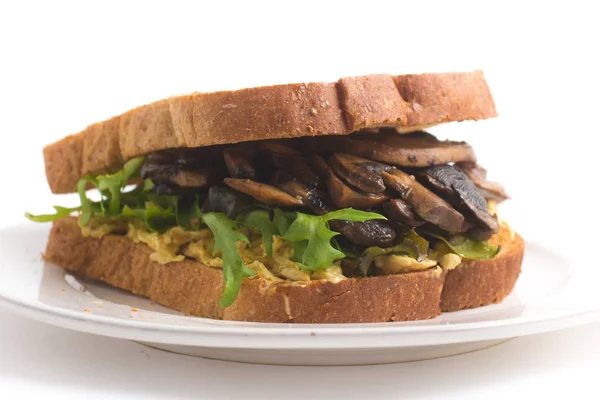 チキンときのこグルメ サンドイッチ — ストック写真