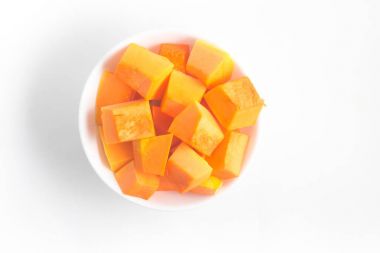 Bir kaseye doğranmış kabak