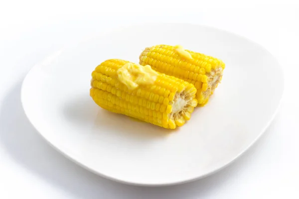 Cocinado mazorca de maíz con mantequilla. Milho verde —  Fotos de Stock