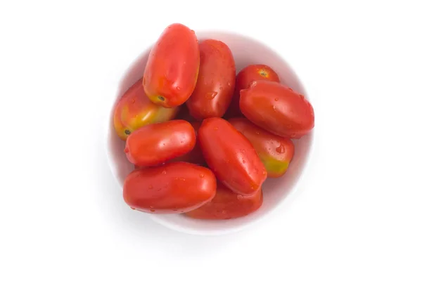 Tomates Cherry grandes en un tazón —  Fotos de Stock
