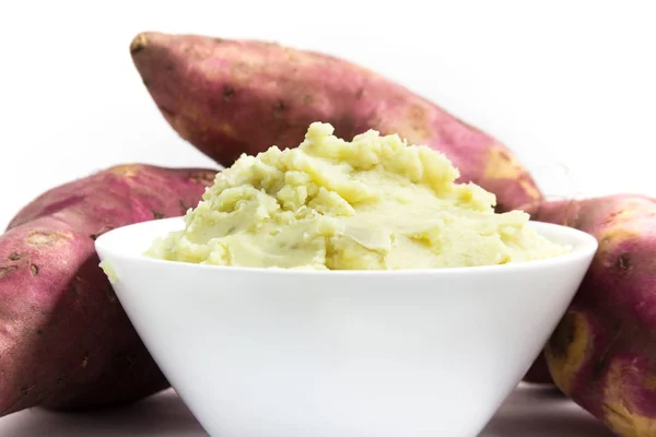 Zoete Aardappelpuree Geïsoleerd Witte Achtergrond — Stockfoto