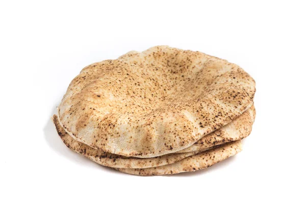 白い背景に分離されたアラビア語パンの山 — ストック写真