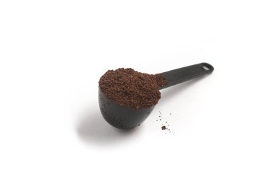 Yemek kaşığı kahve ile