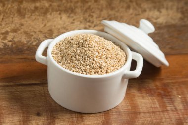 Bir kasede beyaz susam