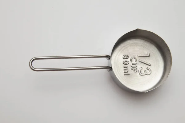 Vaciar Inox Taza Medición Una Tercera Taza Sobre Fondo Blanco — Foto de Stock