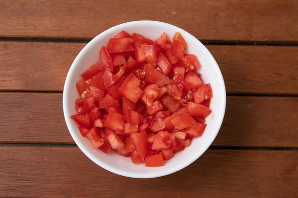 Tomates Hachées Coupées Dés Dans Bol Isolé Photos De Stock Libres De Droits