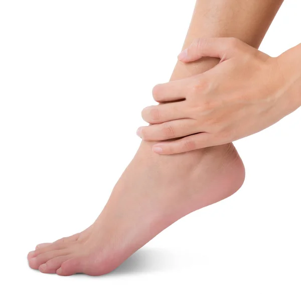 Γυναίκα χέρι εκμετάλλευση όμορφο υγιές πόδι και μασάζ αστράγαλο στην περιοχή του πόνου, απομονώνονται σε λευκό φόντο. — Φωτογραφία Αρχείου