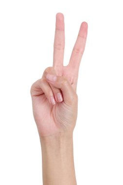 Beyaz arka plan üzerinde izole işareti zafer ön yüzü, el hareketi kadın eli.
