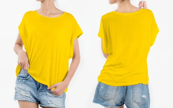 Жіноче тіло в жовтій футболці з короткими рваними джинсами спереду і ззаду ізольовано, на білому тлі . — стокове фото