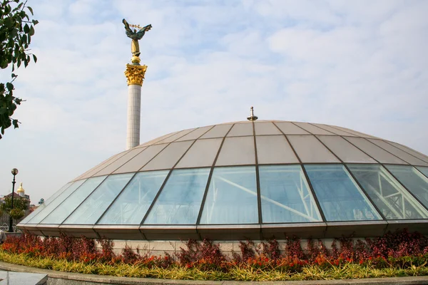 Självständighetsmonumentet i Kiev — Stockfoto