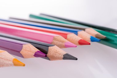 ahşap renkli kalemler