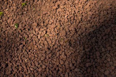 Toprak gibi kahverengi renkli çakıl