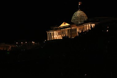 Tbilisi panoramik manzaralı geceleri