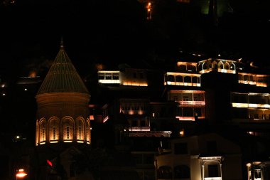 Tbilisi panoramik manzaralı geceleri