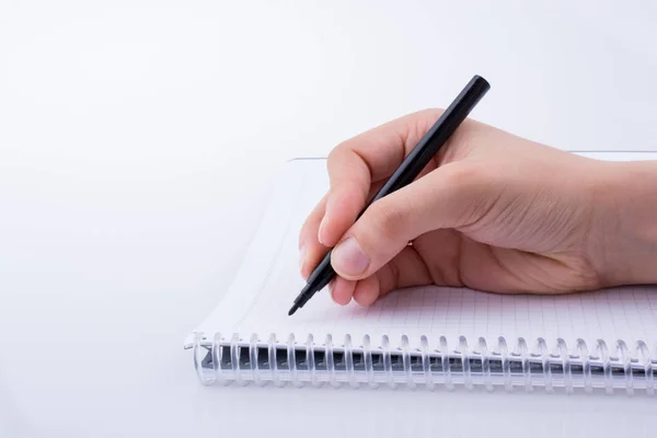 Escribir a mano en un cuaderno — Foto de Stock