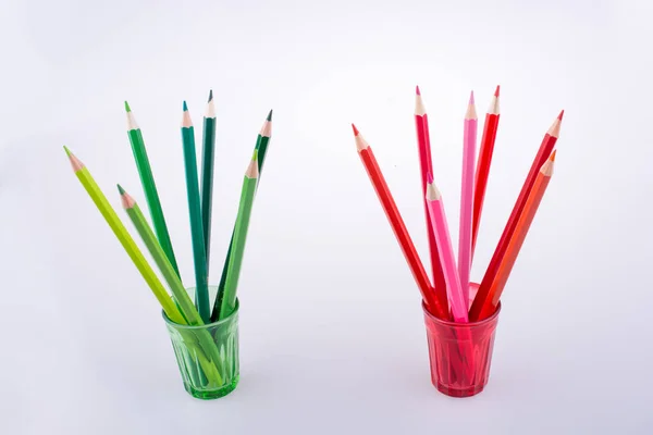 Barevné tužky v barevné brýle — Stock fotografie