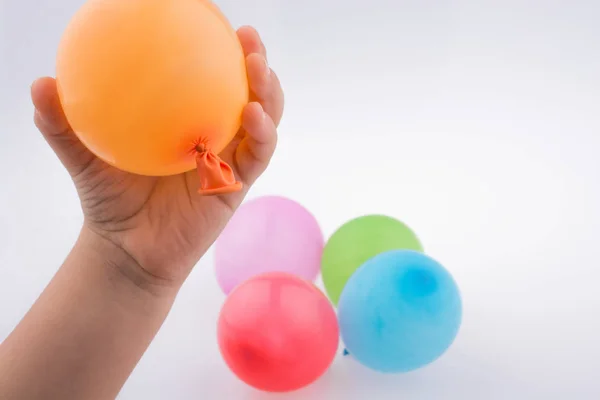 Hand holding a Colorful small balloon in hand — Stock Photo, Image