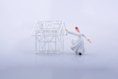 Küçük metal modeli ev ve Tasavvuf Derviş kablolu