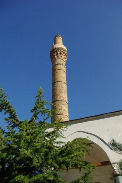 Minaret, mecset ottomán a nézetben — Stock Fotó