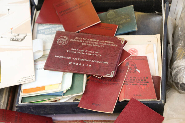 Книги старых времен полки для продажи
