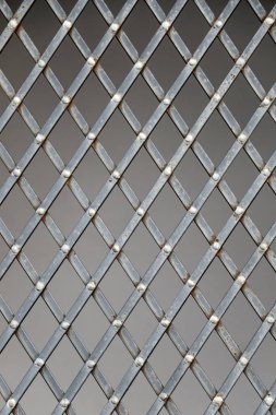 Dekoratif renkli metal çit bir parçası yakın çekim